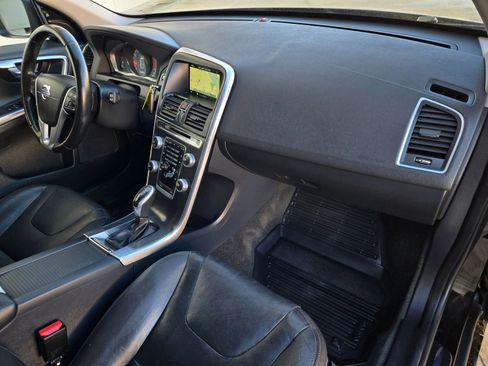 Used 2016 Volvo XC60 T5 Premier image 2