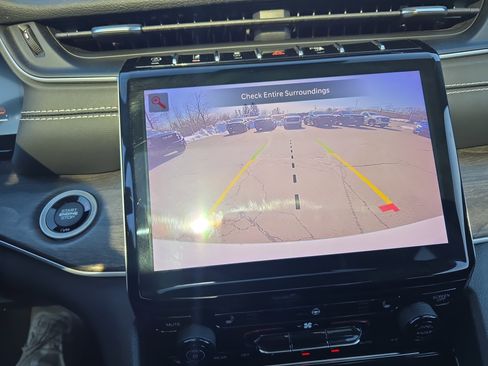 Used 2023 Jeep Grand Cherokee L Limited image 29