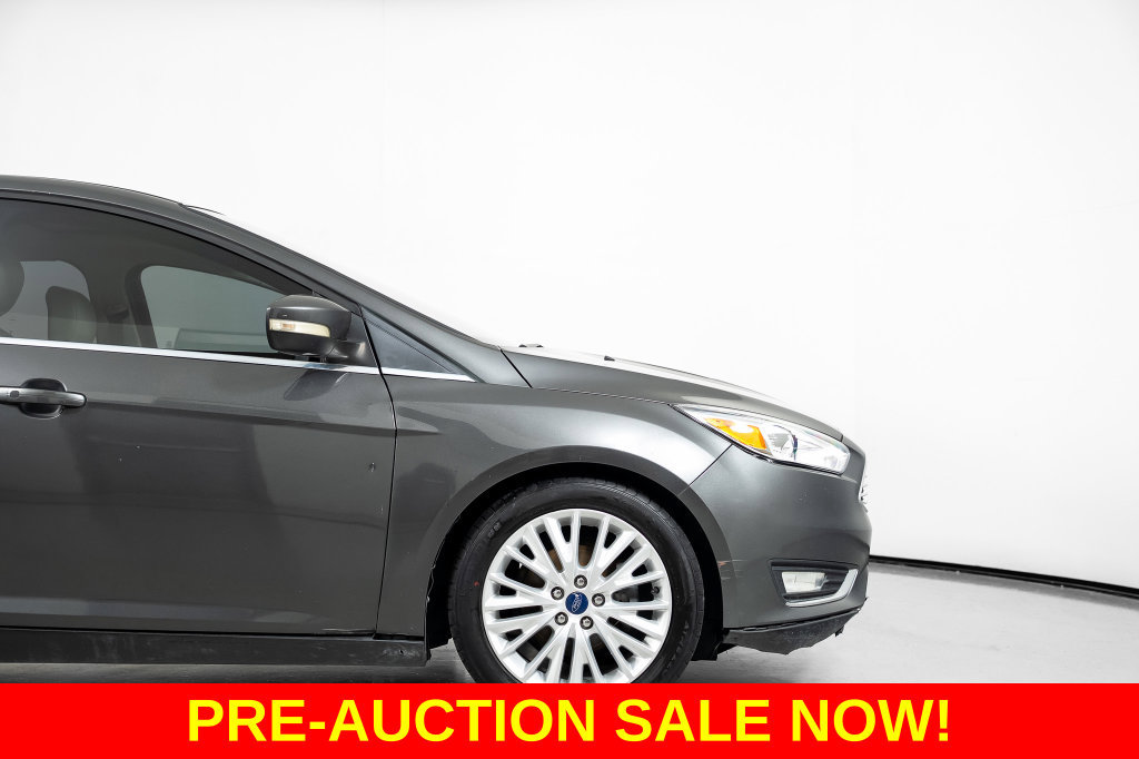 Used 2017 Ford Focus Titanium FWD image 4