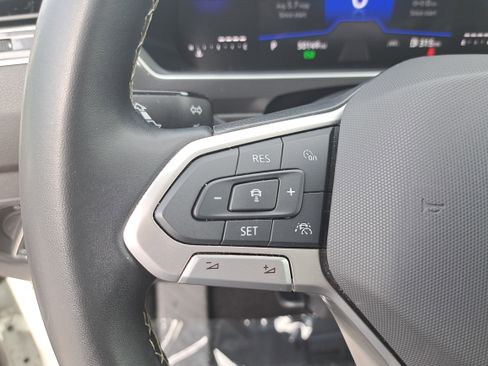 Used 2024 Volkswagen Tiguan SE image 18