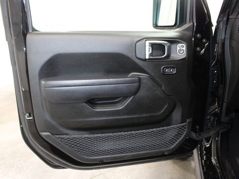 Used 2024 Jeep Wrangler Unlimited Rubicon image 18