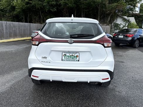 Used 2024 Nissan Kicks S image 4