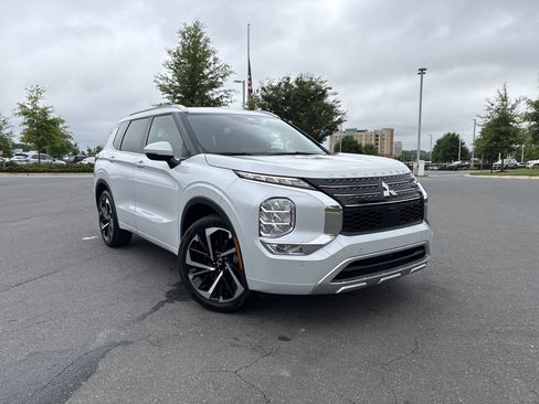 Used 2023 Mitsubishi Outlander SEL FWD image 32
