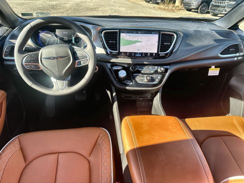New 2026 Chrysler Pacifica Pinnacle FWD image 23