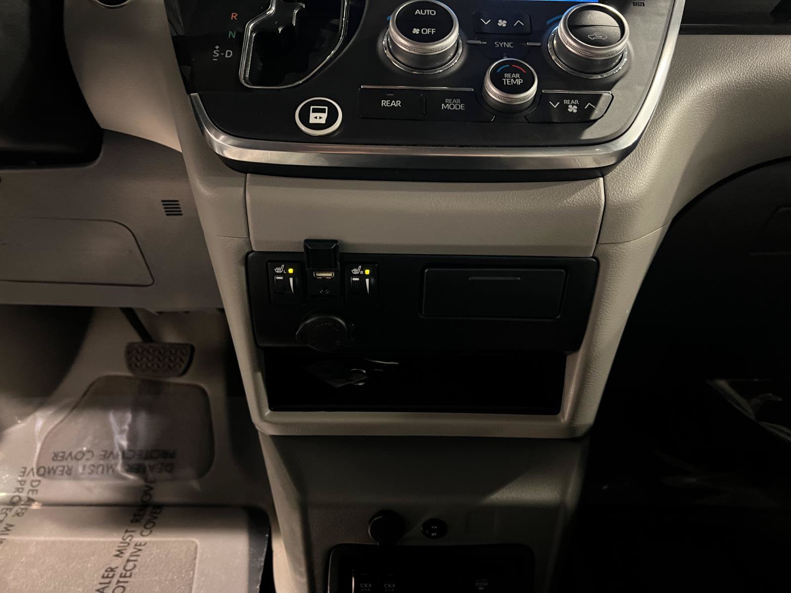 Used 2018 Toyota Sienna XLE w/ XLE Navigation Package FWD image 20