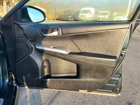 Used 2012 Toyota Camry L image 31
