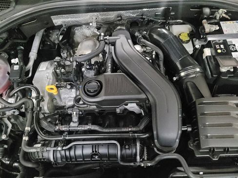 Used 2025 Volkswagen Jetta SE image 30