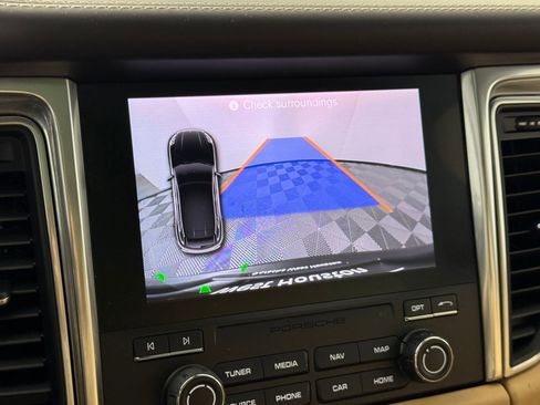 Used 2018 Porsche Macan Turbo image 30