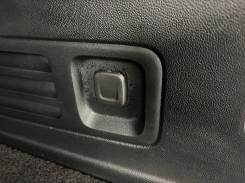 Used 2021 Chevrolet Traverse RS image 38