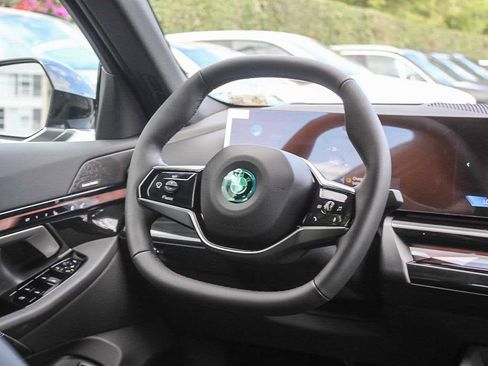 New 2026 BMW i5 eDrive40 w/ Premium Package image 15