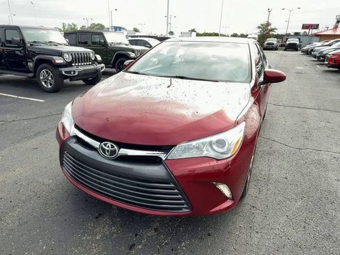 Used 2017 Toyota Camry XLE w/ Moonroof Package FWD image 3