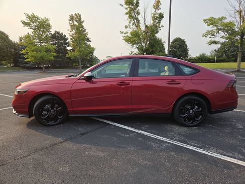 Certified 2025 Honda Accord SE image 18