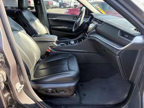 Used 2024 Jeep Grand Cherokee L Limited w/ Luxury Tech Group II image 22