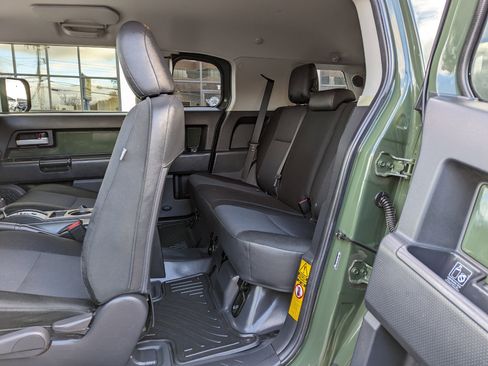 Used 2014 Toyota FJ Cruiser 4WD w/ Upgrade Package image 39