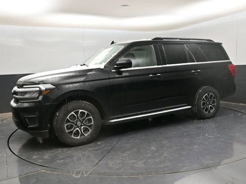 Used 2024 Ford Expedition XLT image 5