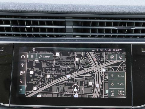 Used 2022 Audi Q8 Premium Plus image 19