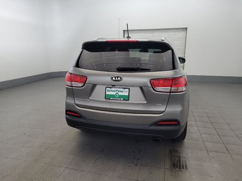 Used 2016 Kia Sorento FWD image 7