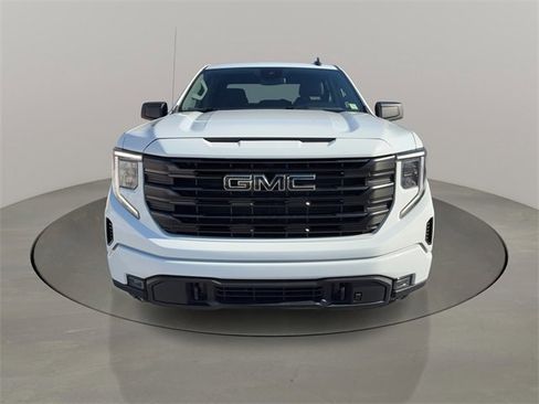 Used 2022 GMC Sierra 1500 Elevation image 2