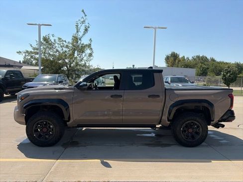 Used 2025 Toyota Tacoma TRD Pro AWD/4WD image 4