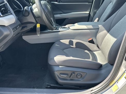 Used 2023 Toyota Camry LE image 9