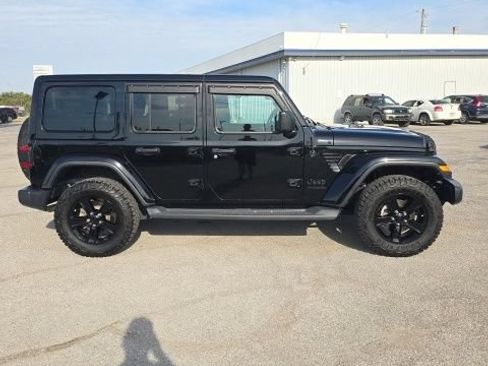 Used 2019 Jeep Wrangler Unlimited Sahara w/ Dual Top Group AWD/4WD image 2
