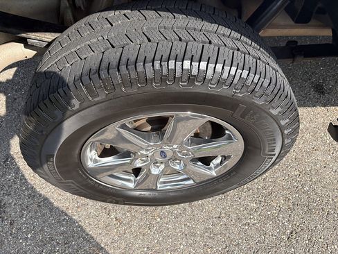 Used 2019 Ford F150 Lariat w/ Equipment Group 502A Luxury AWD/4WD image 10