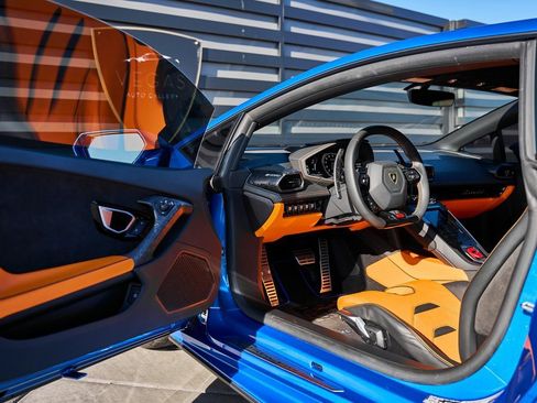 Used 2020 Lamborghini Huracan EVO image 27