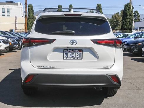 Used 2024 Toyota Highlander XLE FWD image 8