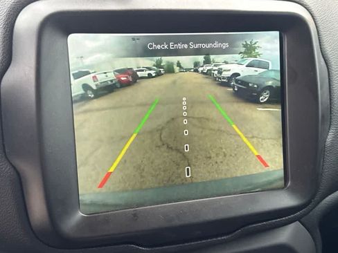 Used 2022 Jeep Renegade Trailhawk AWD/4WD image 17