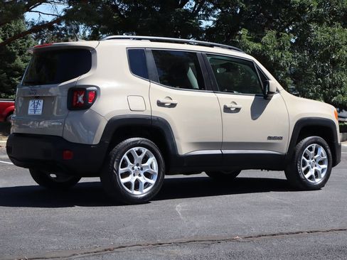 Used 2015 Jeep Renegade Latitude w/ Popular Equipment Group AWD/4WD image 5