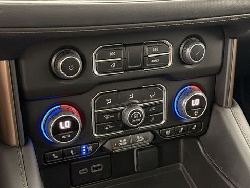 Used 2023 Chevrolet Tahoe High Country w/ Advanced Technology Package AWD/4WD image 19