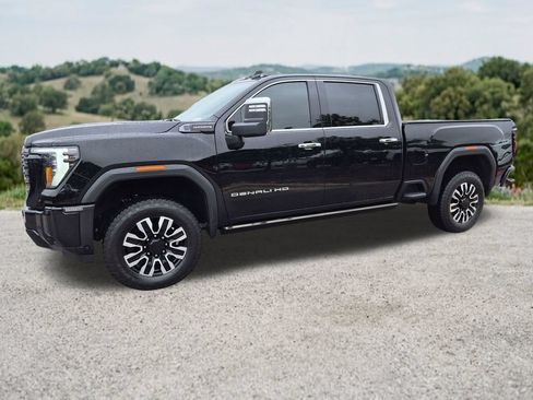 Used 2025 GMC Sierra 2500 Denali Ultimate w/ Max Trailering Package AWD/4WD image 4