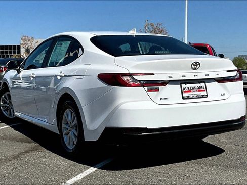 Used 2025 Toyota Camry LE image 11