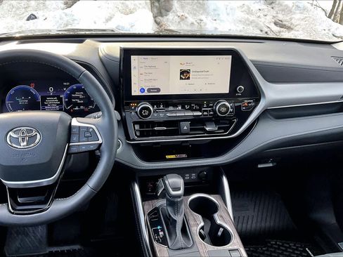 Used 2025 Toyota Highlander Platinum AWD/4WD image 7