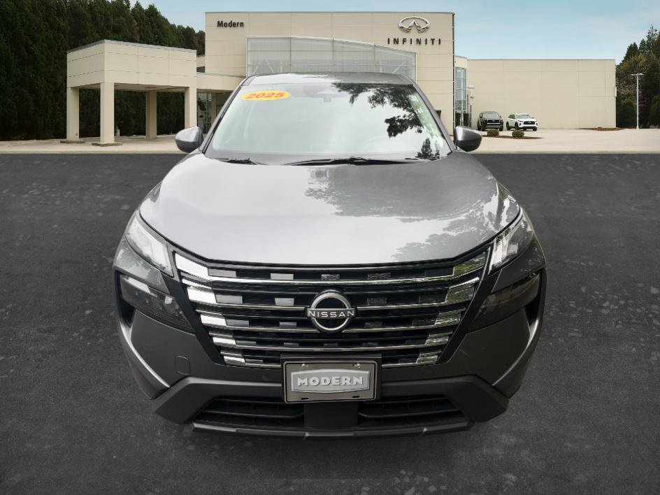 Used 2025 Nissan Rogue SV AWD/4WD image 2