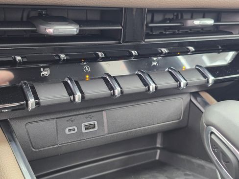 New 2026 GMC Canyon Denali image 32