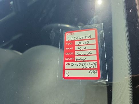 Used 2017 Kia Sorento FWD image 7