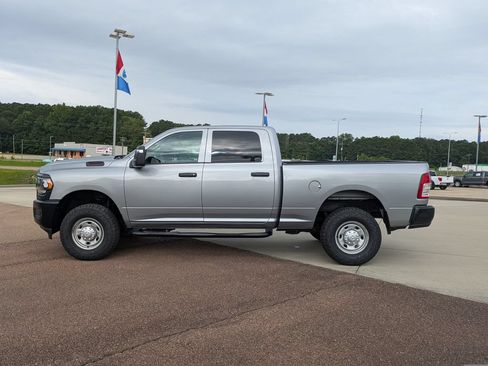 Used 2023 RAM 2500 Tradesman AWD/4WD image 2
