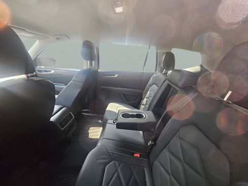 Used 2024 Volkswagen Atlas SE FWD image 7