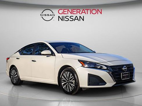 Certified 2024 Nissan Altima 2.5 SV w/ SV Premium Package image 1