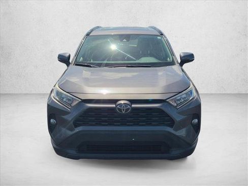 Used 2021 Toyota RAV4 XLE w/ Convenience Package FWD image 2
