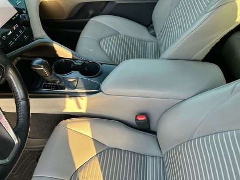 Used 2019 Toyota Camry SE FWD image 28