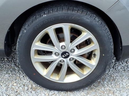 Used 2019 Kia Soul + FWD image 13