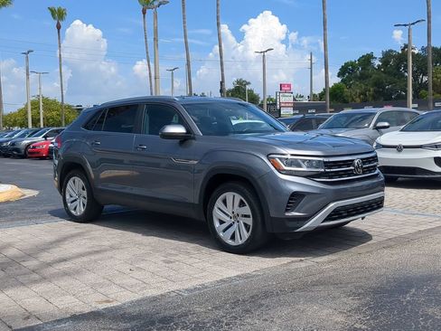 Used 2023 Volkswagen Atlas Cross Sport SE FWD image 2