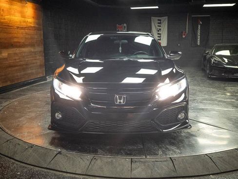 Used 2018 Honda Civic Sport image 4