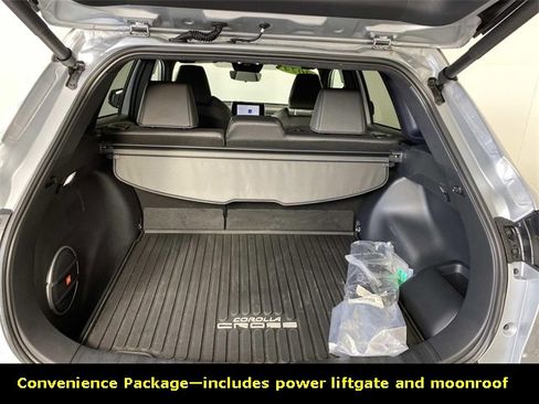 Used 2024 Toyota Corolla Cross XSE image 8