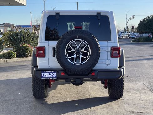 New 2026 Jeep Wrangler Unlimited Rubicon w/ Technology Group image 10