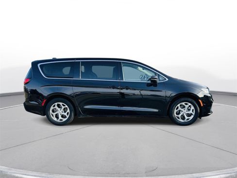 Used 2024 Chrysler Pacifica Limited image 43