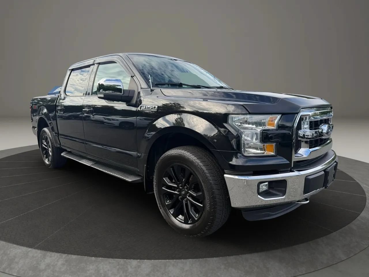 Used 2015 Ford F150 XLT w/ Equipment Group 301A Mid AWD/4WD image 3