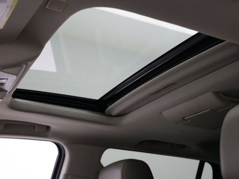 Used 2019 Chevrolet Tahoe Premier RWD image 4
